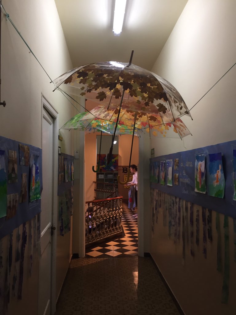 maneshelly's tweet photo. @LopezVicuBCN Avui visitem la Gran Exposició #Art+Fica’t , guiada per alumnes de primària i ESO de l’escola #DiviviPastor , moltes gràcies artistes!q https://t.co/wzQKTImkK2