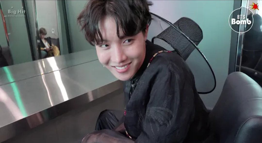 HobiBouquet's tweet image. Frustrated but happy abt the fact that once I&apos;ve learned korean I get to go through all this content and feel like I&apos;m watching it for the first time. 😎 #IARMY #ARMY #BTS @BTS_twt