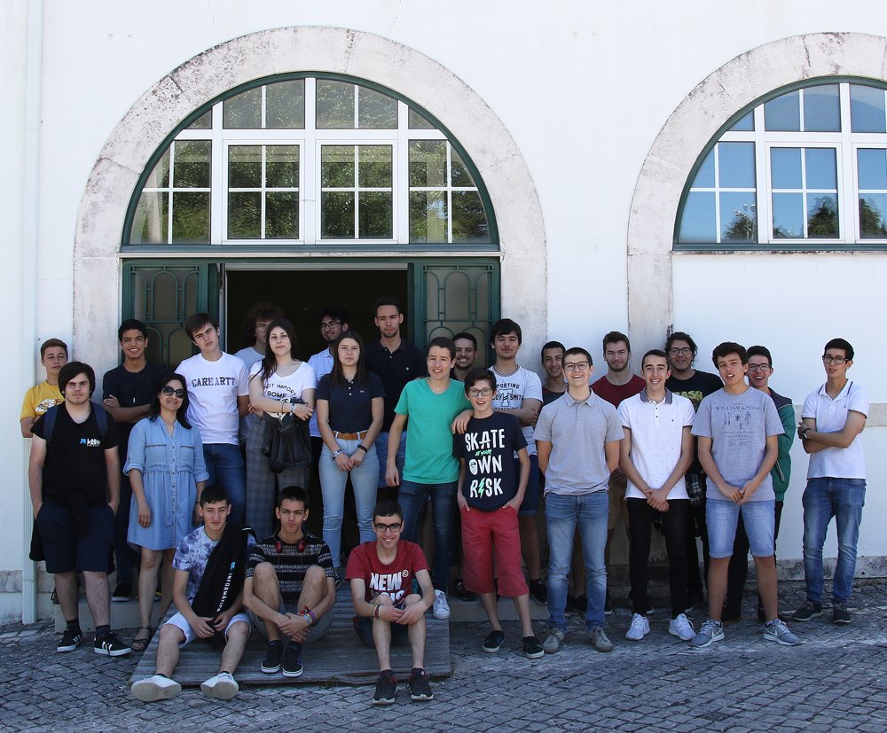 Esta manhã, 24 alunos do Colégio de São Miguel, em Fátima, estiveram no Santuário para ajudar na preparação das ofertas para a Peregrinação das Crianças, que acontece a 9 e 10 de junho próximos.