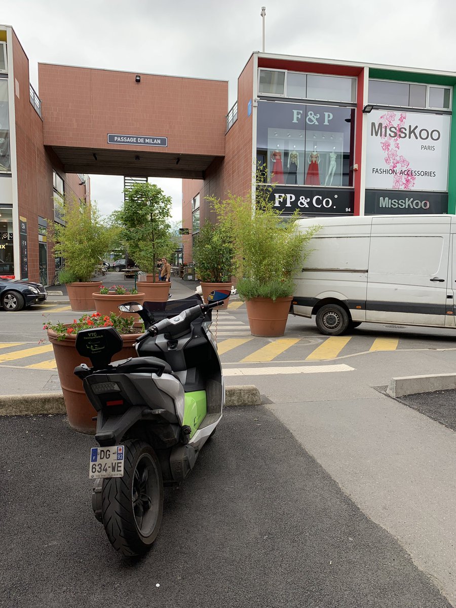 chris75sf's tweet image. Special Delivery 🚚 ⚡️👍 #BMW #CEvolution