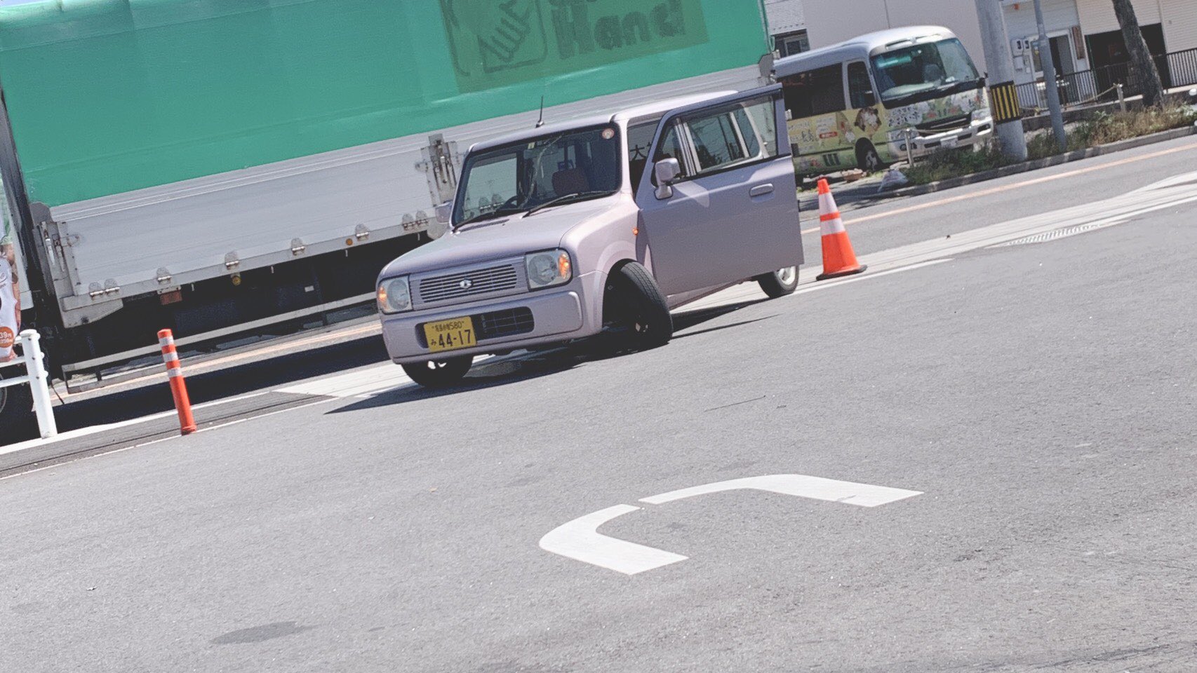 たけたけ クソ下手しょぼギター 拡散希望 嫁が車の買い替えでネクステージに代車を借りたのですが 4日乗っただけで左前輪が折れました 走行中にコンビニに寄ろうしただけで 何かにぶつかったり踏んだりしたわけではないです 対応もずさん過ぎて話に