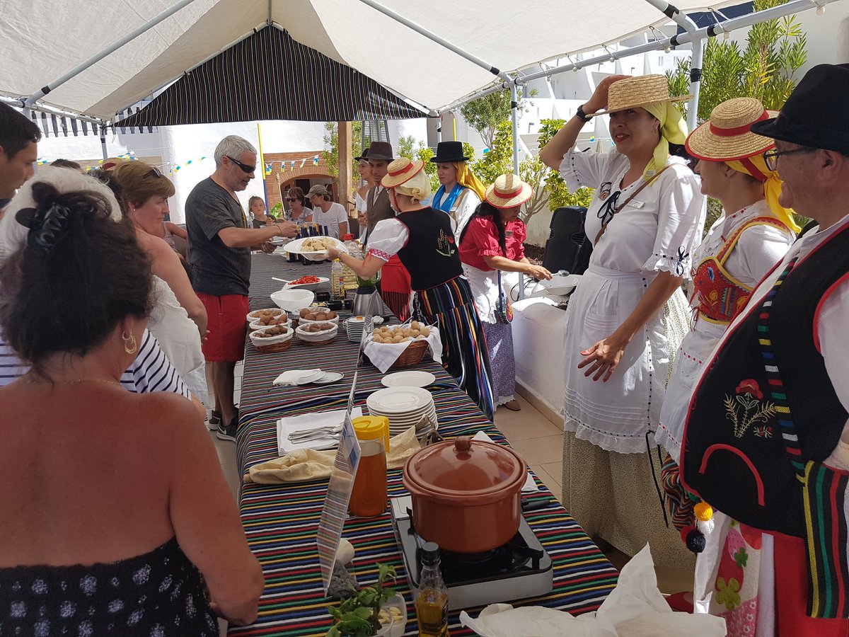 We love the Canarian Day at #SantaBarbaragoc #LifeAtDiamond #DiamondResorts #DPerfectService #StayVacationed #DiaDeCanarias Guests enjoy it!@VictorGilRM @ElenaDortaSBGOC <a href="/Gusplasenciaher/">Gustavo P.</a>