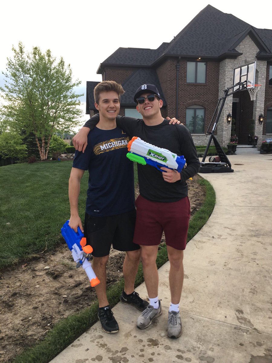 waterwars19's tweet photo. Dom from squirter face Bebe got joe from 50 shades of spray, then Jackson got Jake, then cole and Jackson got each other out!!!! The score is now (4-1)!!! 💦💦💦🔫🔫 https://t.co/2MHV7aHDGv
