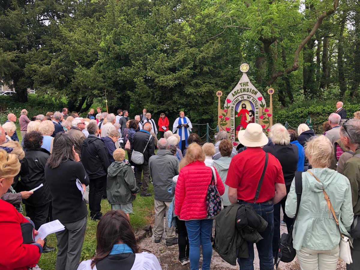 The blessing of the Wells ⁦<a href="/TissingtonHall/">Tissington Hall</a>⁩ ⁦<a href="/TissingtonN/">Tissington Nursery 🌱</a>⁩ ⁦<a href="/EdwardanVintage/">Edward & Vintage</a>⁩ The Wells open until 5pm on WedJune 5th #tissington