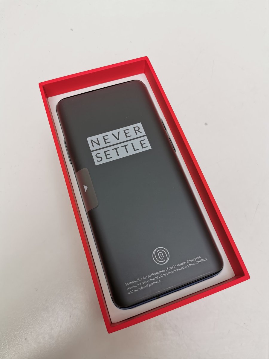 benwood's tweet image. Down at @EE store at #Cheapside where around 100 lucky @OnePlus fans are getting a #OnePlus7Pro 5G device on @EE to be amongst the first to try the network. Quick speed test while having a coffee showing 610Mbps! @getpeid