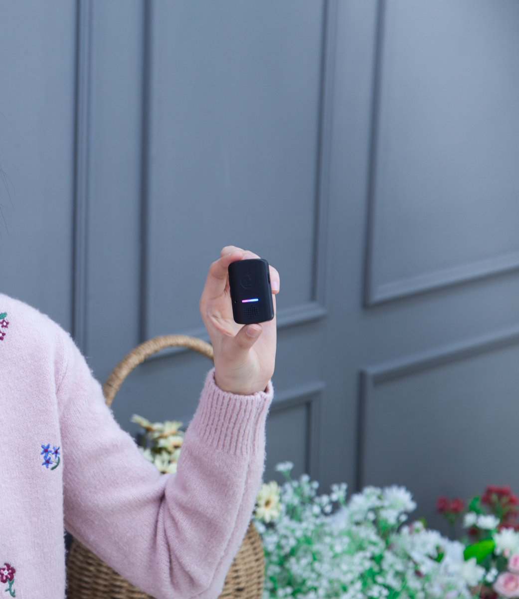 HeyFrenby's tweet photo. World's Smallest Stand-alone AI Speaker with Amazon Alexa

Facebook ▶ https://t.co/VPUHNFf9Rs 

#Frenby is on sale at https://t.co/0tJYQ5PyIF  
Black ▶ https://t.co/TJDzr5UxU0  
White ▶ https://t.co/EyMdhv2zh4  

#alexa #amazonecho #AIspeaker #WearableTech #portable https://t.co/JmKJDLXMzb