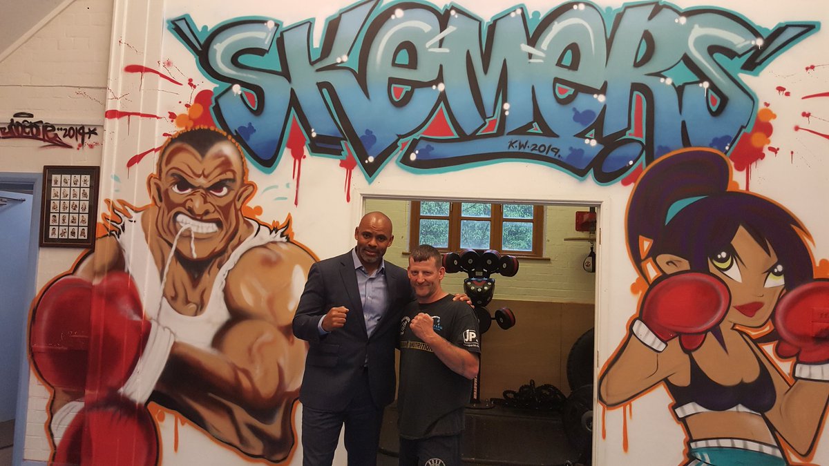 WintersSkemer's tweet photo. Iv got a massive team and freinds around me that helped get skemers community boxing club; BUT without the MAYOR @MarvinJRees;  all this wouldnt of been finalised ;; everyone complains about that  mayor ; this mayor  ;; but this mayor helped me keep the kids of the street :: 🥊 https://t.co/k8R1nFgMI9