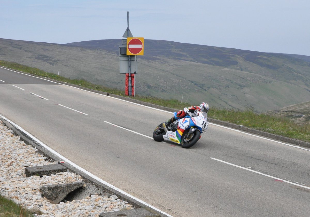 db64_david's tweet photo. #DanKneen #TT2015 #SeniorTT RIP Dan @MotofestIOMTT @moto_republic @Gilo46 @ArcherHeulwen @pureroadracing @irishroadracing @RoadRacingCore @MotoSponsor @stevethomas444 @StevieRRN @LivingRoadRaces @Jon_3_roads @Spekkoek2346 @CM1946OM @bikergroup @twofourthreerra https://t.co/IoLk1u6sVN