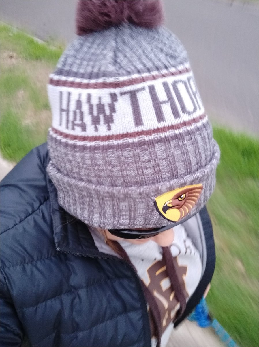 A timely purchase by me.... #itsdamncold #beanieweather <a href="/HawksNest_Shop/">HawksNest Shop</a> <a href="/HawthornFC/">Hawthorn FC</a>