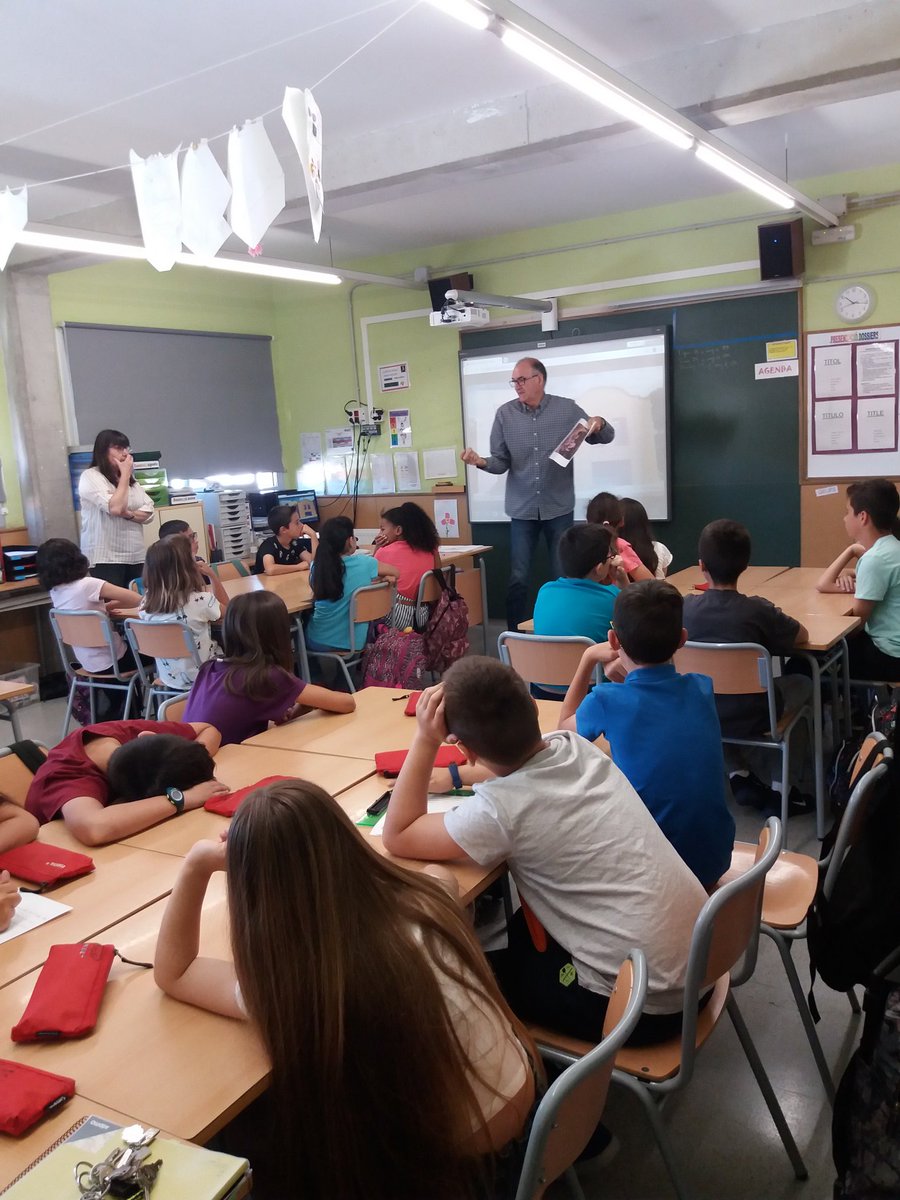 elluchabrera's tweet photo. Avui ens visita el tècnic d'urbanisme de l'Ajuntament d'Abrera per parlar-nos de la masia de Can Mortal per poder preparar la sortida amb famílies de 5è del proper 1 de juny. https://t.co/MstTexGUmi