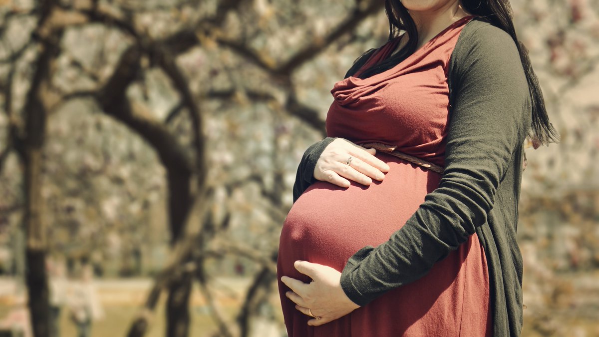 FS_Luton's tweet image. Do you know a mum-to-be living in Luton that suffers with anxiety and/or depression? Please let them know about our FREE Think Bump course- starting 27th June for four weeks to help mums relax and get excited for their new arrivals! #extrasupport #mumstobeinLuton