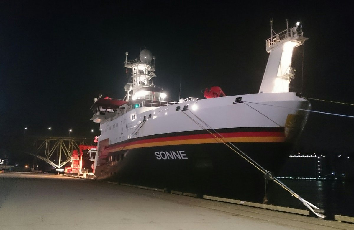 MelanieBergma18's tweet photo. At long last, very excited to be on this fine RV, #Sonne, and start our voyage crossing the North #Pacific in the morning to assess #plasticpollution in the #deepsea and other spheres.
@AWI_Media @UFZ_de @helmholtz_en @BMBF_Bund
#plastic #microplastic #Microfate
#SO368 https://t.co/Y3NXIed1UE
