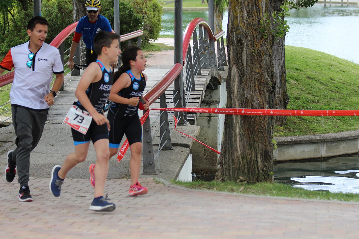 dephion's tweet photo. Hoy queremos dar las gracias a ese fantástico equipo humano que tenemos en #DephionPerformance 😊
Presumimos de nuestros deportistas pero también de nuestros #entrenadores 💪 Corriendo, ayudando, esperando...¡solo les falta tirarse al agua! Sois grandes :) #Triatlon #Entrenador https://t.co/tUq6T7uMgF