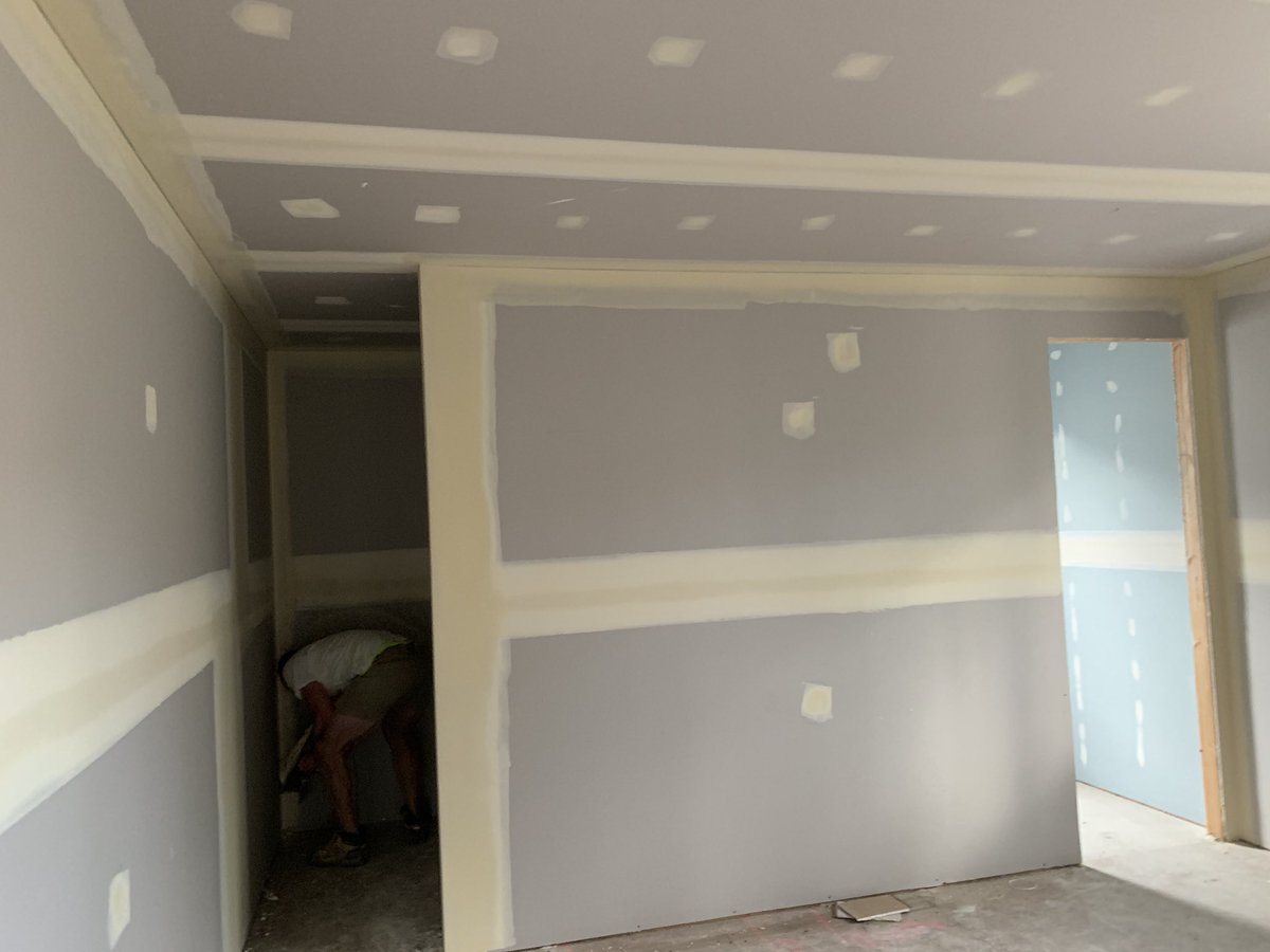 CleanPlaster's tweet photo. Hanging well underway in Malvern East.
#cleanplaster #distinctlydifferent #cleanplastermelbourne #plaster #construction #building #plasterersmelbourne #weloveit #luxury #luxurydesign #luxuryliving #knaufplasterboard #squareset #windowreveals #suspendedceiling #malverneast https://t.co/jzneIpyrmF