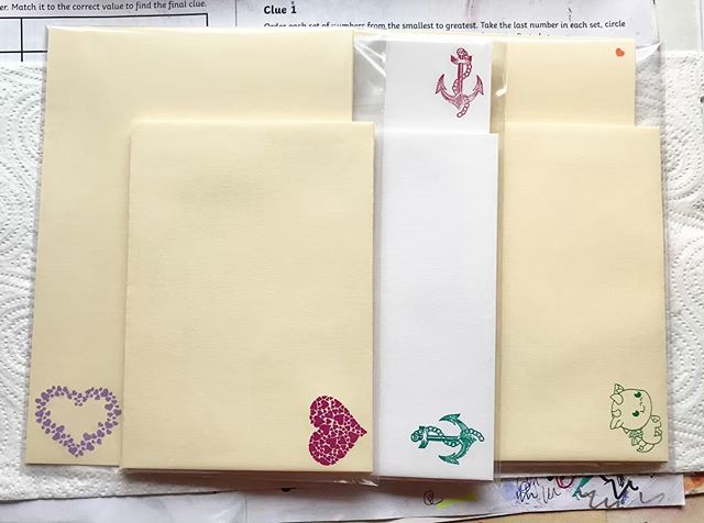 Some of the orders off out today, 1000 hearts, dragon hatchlings and anchor 💕 🐉 
#1000hearts #dragonhatchlings #anchor #nautical #monthlysubscription #stationaryaddict #monthlystationerybox #creampaper #whitepaper 
#paperdesign #theartofletterwriting… bit.ly/2IaiLwC