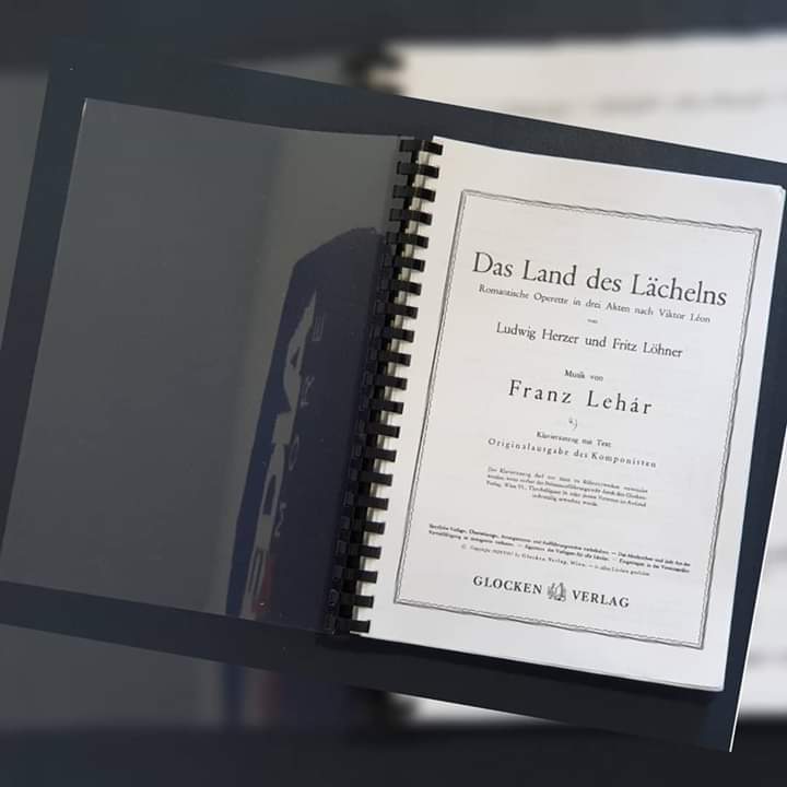 SurreyMediaLab's tweet image. we now offer #a4 and #a3 #combbinding service.

Here we have a local #musician that likes to add blank pages to make his own notes.

#printing #printshop #binding #music #reigate #redhill #dorking #guildford #surrey #southeastengland @ Reigate, Surrey