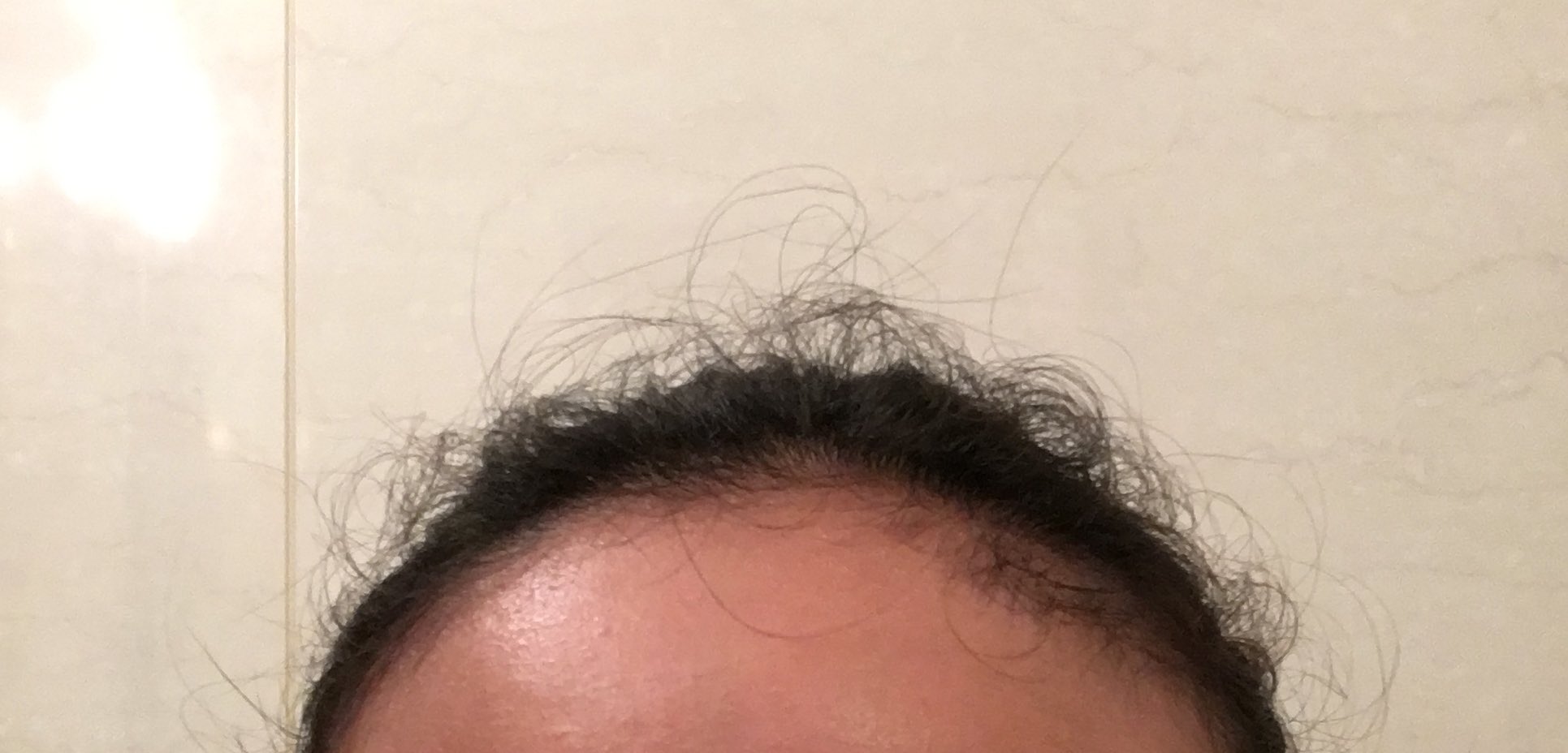 西田美歩 私 天然パーマなんですけど縮毛強制かけてるんで普段は直毛なんですけどたまに美容院サボってると根元から天然パーマが生えてくるとこのようにフワフワになるんですね 天パーを生かした髪型にしたいんですけど上に上に伸びていくんですね