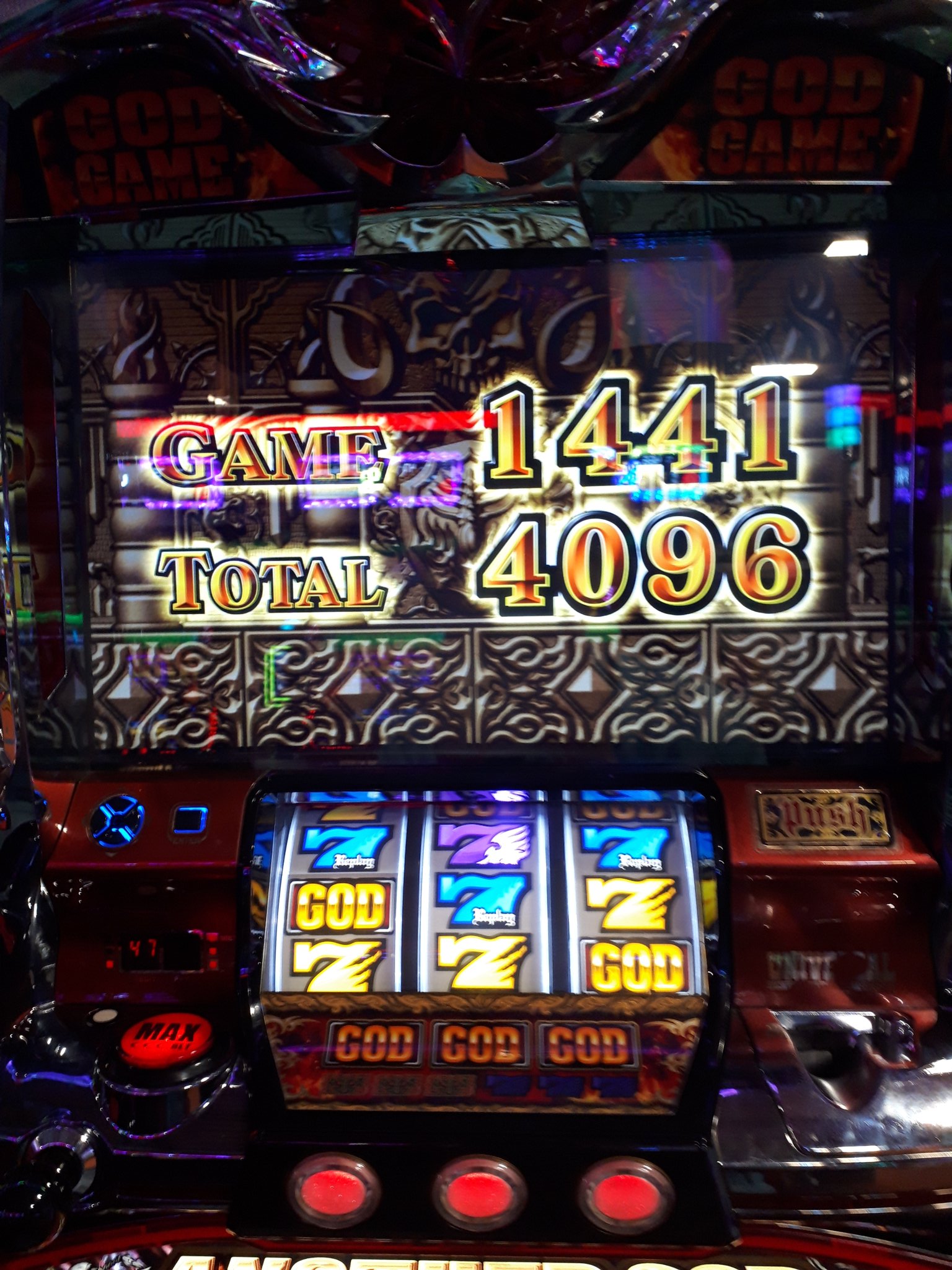 At Y Hi ハゲしいな額 仕事帰りにハーデス 452gで捨ててあった台に座り わずか5gでヘルゾーンで初当たり ケルベロス ループでペルセポネ 投資1本で 一撃4000枚です やっぱり吉田鋼太郎さんの壁紙のおかげ ハーデス 投資1本 一撃4000枚