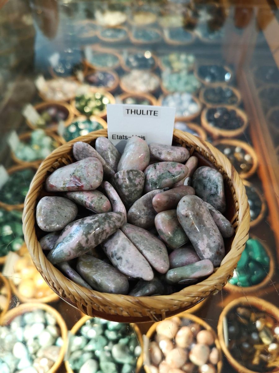 CristalSources's tweet photo. La thulite,

https://t.co/WNYPrHWdsE
#mineral #minerals #minéraux #lithotherapie #cristalsources #crystalhealing #cristal #cristaux #crystal #gemme #thonon #thononcotecentre #alpes #alps #lacleman #rawcrystals #crystalmagic #mineralsforsale #thulite #etatsunis #usa https://t.co/JisnAgur64