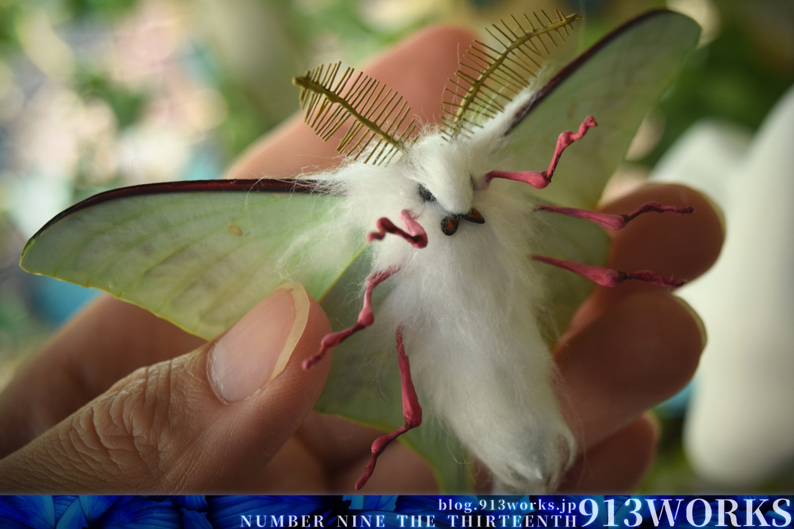 913works 博物ふぇす 用にオナガミズアオのモデルも作りました このモデルは体などのパーツを大きく作り可愛く 仕上げてみました 以前のモデルに比べるとモフモフの作り方が上手く出来たと思います んで このモデルは標本箱的な物に入れ インテリア