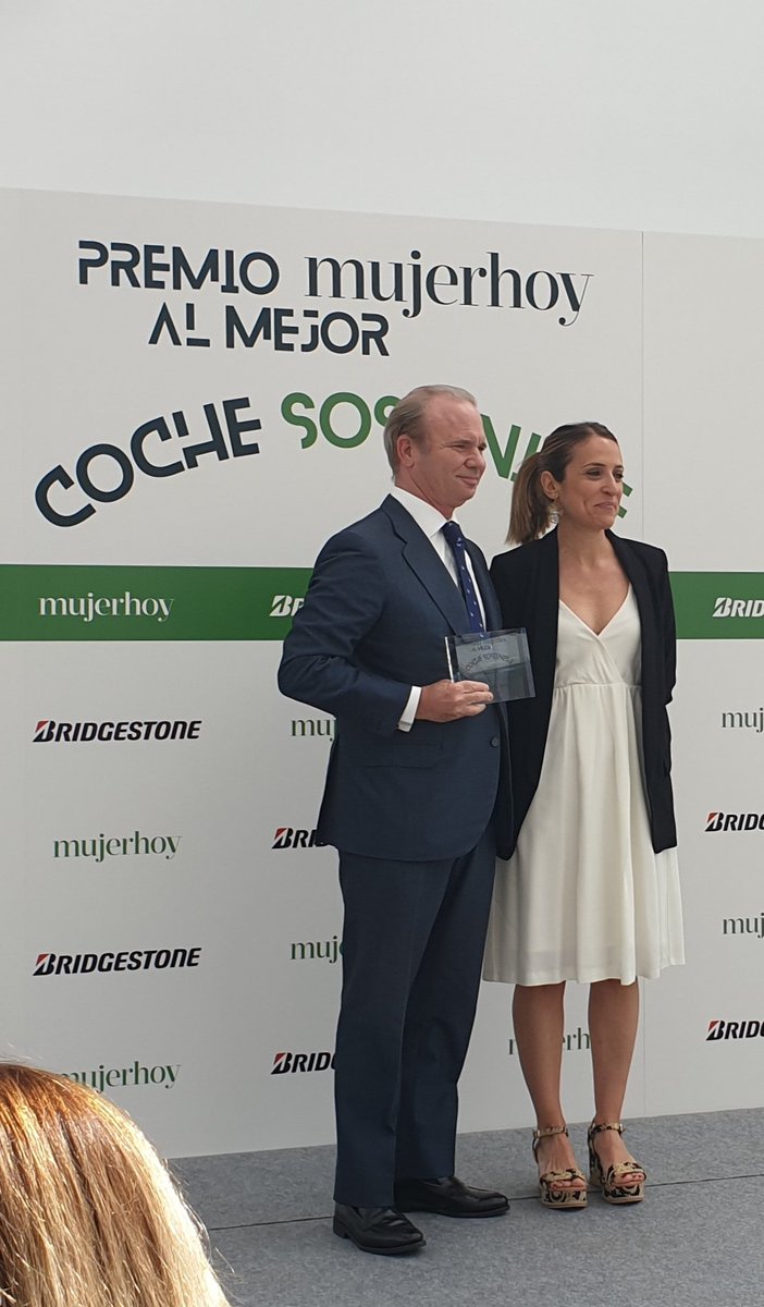 HyundaiPR_es's tweet photo. El @HyundaiEsp #Nexo galardonado con el premio a la #Innovación en los Premios @Mujerhoy al Mejor Coche Sostenible https://t.co/XODDnhYRIr