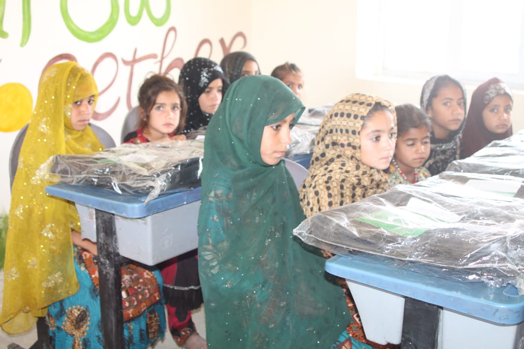 VofBalochistan's tweet photo. A country cannot progress without education. Renovation of Govt Public School & installation of Water Supply Scheme was carried out in line with socio-eco uplift plan by #PakArmy in #Padag. It was inaugurated by students of the school.
#Pakistan #Balochistan #Quetta https://t.co/6Sf9GzmEd5