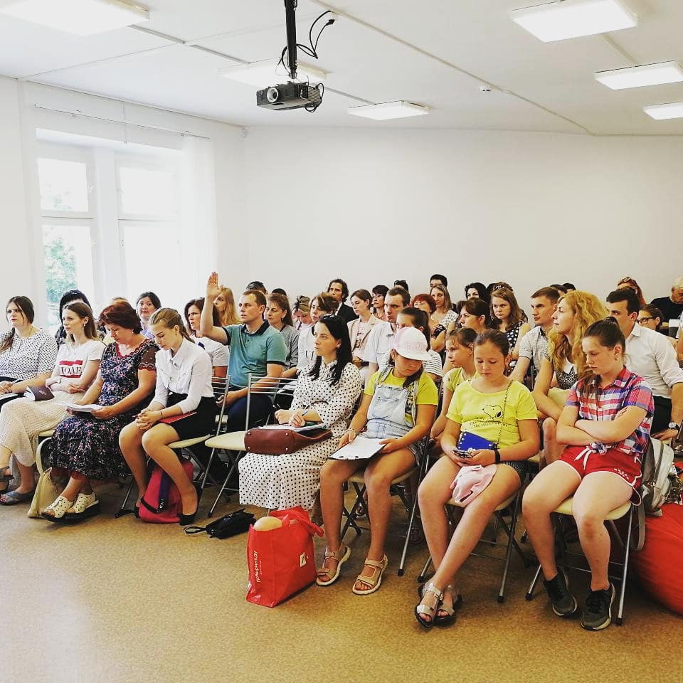 Molodeg33's tweet photo. #ПрямоСейчас в #ДомМолодежи33 проходит презентация проектов лауреатов областных конкурсов социальных инициатив молодежи на селе "Милый сердцу уголок" и добровольческих проектов молодежи "Важное дело". #Молодежь33 #КМП33 #ВажноеДело #МилыйСердцуУголок https://t.co/YBZqbJpBsN