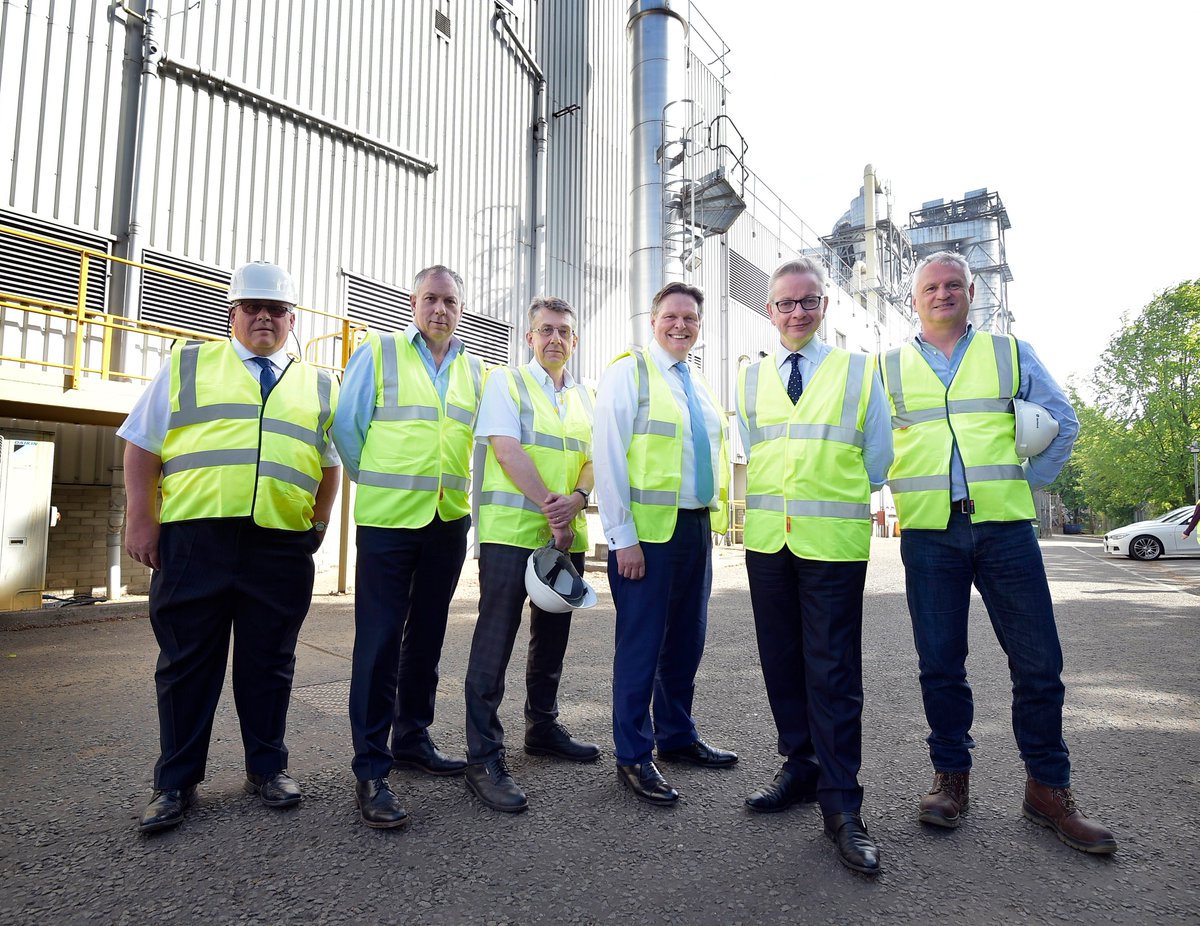 We were delighted to welcome @DefraGovUK Secretary of State for the Environment @michaelgove to Stirling manufacturer @NorbordEurope recently along with local MP and APPG Chair @stephenkerrMP to explore the importance of wood security to this important UK sector.