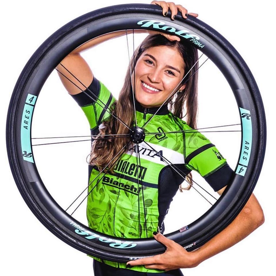 Las Ares4 con buje cerámico de #RolfPrimaWheels te mostrarán lo que es rodar con suavidad... Su ligereza y aerodinámica las hacen las compañeras perfectas para tu bici de ruta!
Infórmate en nuestra web bit.ly/TrifanaticsROLF o en info@trifanatics.es
#Trifanatics #Rolf #Triatlon