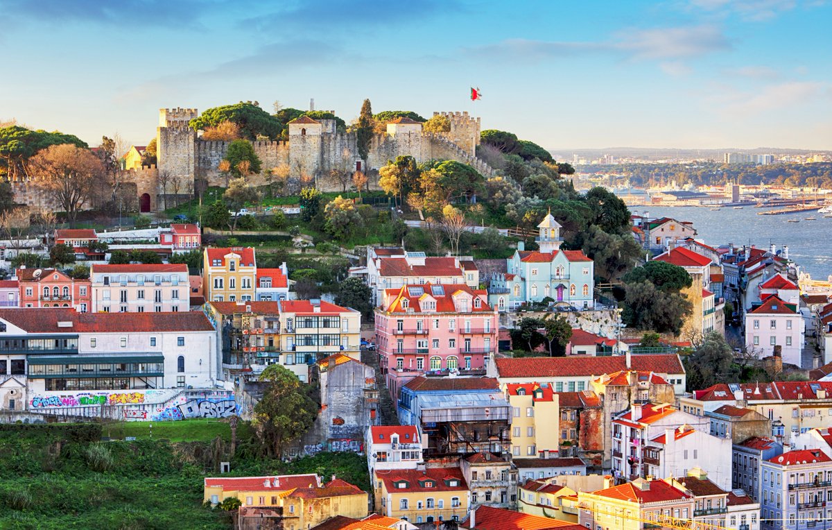 ClimateKIC's tweet photo. How can we build new ecodistricts while enabling community participation and nature-based solutions for climate-resilient cities? We are finding out at the #Sustainable Historic City Districts project meeting today in #Lisbon with #climatechange leaders. #ECCA2019 https://t.co/nNJuYe0yKj