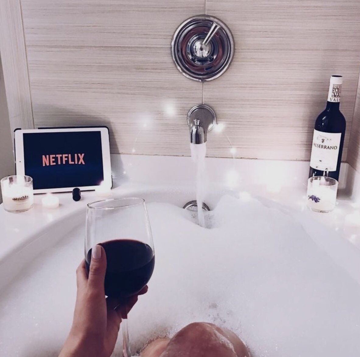 ARLOBLAK's tweet photo. Tonight’s vibe 🍷 https://t.co/GRC9CKsKjr