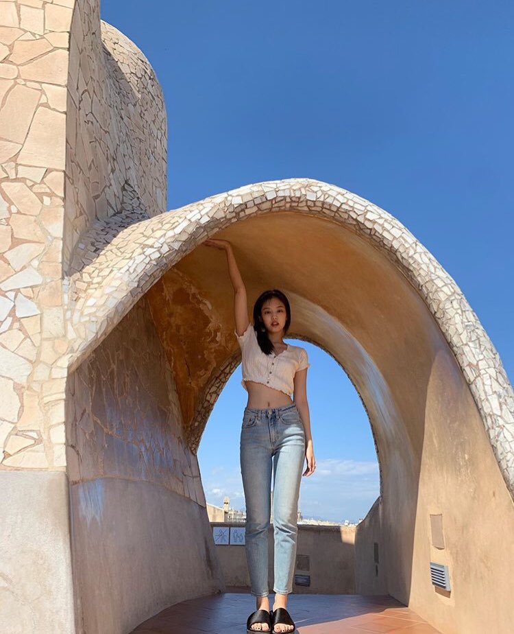 syevolz's tweet photo. ยัยเกี๊ยว 📸by:sooyaaa__ #JENNIE #JISOO #BLACKPINK https://t.co/NCupFrbOnL