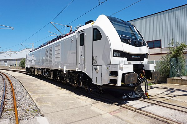 RevistaViaLibre's tweet image. Stadler Valencia presenta la locomotora Eurodual vialibre.org/noticias.asp?n… #Stadler #Eurodual @Renfe