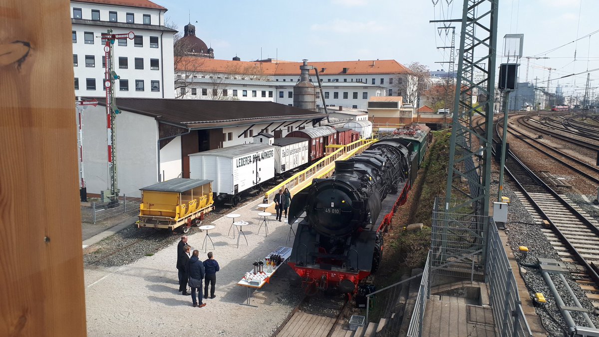 nn_lokales's tweet photo. #Familientag im #Bahn-#Museum #Nürnberg mit vielen Aktionen im Freigelände: Zum #Vatertag gibt's ein eigens gebrautes #Museumsbier https://t.co/MQTZKESErA