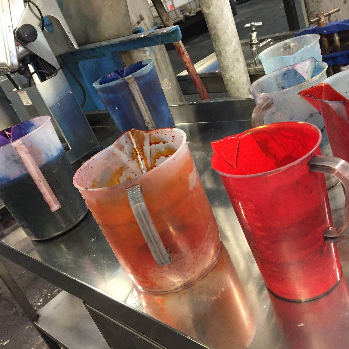 jamescropper's tweet photo. Wonder what colour paper is being made today? 🤔 Each colour is made up from a number of different dyes and pigments to get the perfect shade for our customers.
#RedefiningPaper #colourexperts #colourmatching https://t.co/niOXlapjCB
