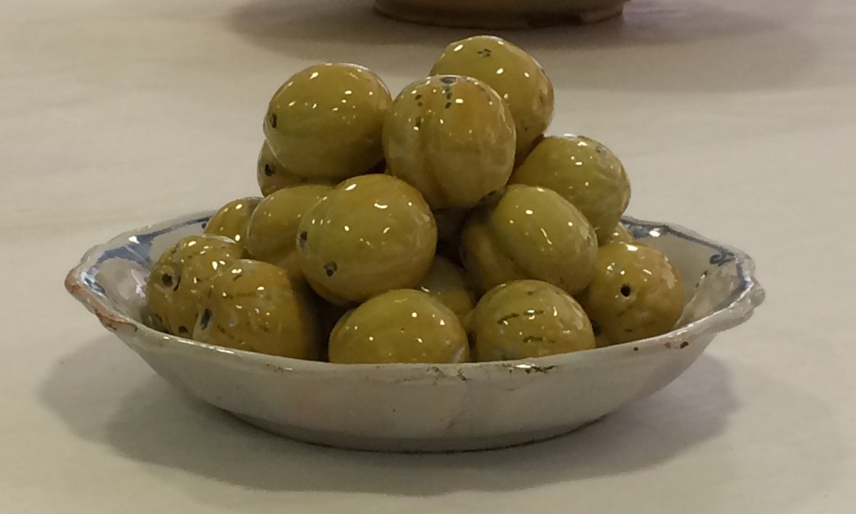 HoA_ICE's tweet photo. Our #AdDip students enjoyed an object handling session for the upcoming exhibition on fasting and feasting with Dr Victoria Avery, Keeper of Applied Arts @FitzMuseum_UK, including these engaging greengages @ADCphilosophy @Cambridge_ICE https://t.co/zBdefnLiSl