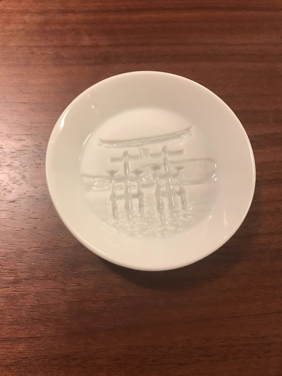 夕暮れの鳥居が浮かび上がる！？ちょっとお洒落な醤油皿！！
