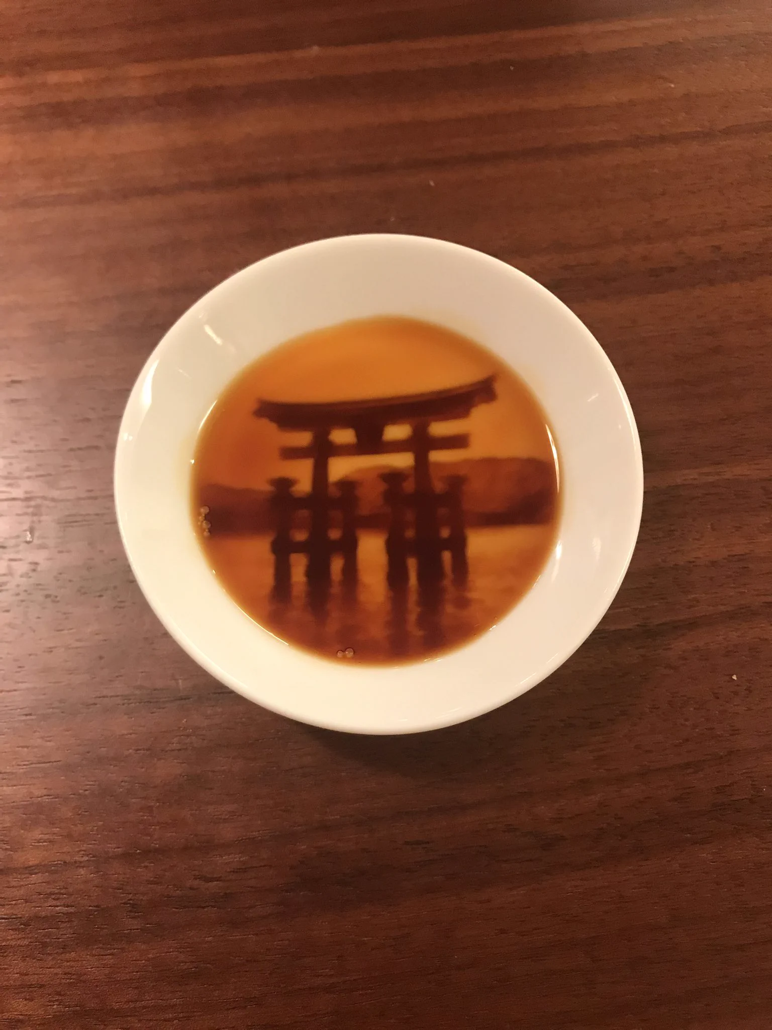 夕暮れの鳥居が浮かび上がる！？ちょっとお洒落な醤油皿！！