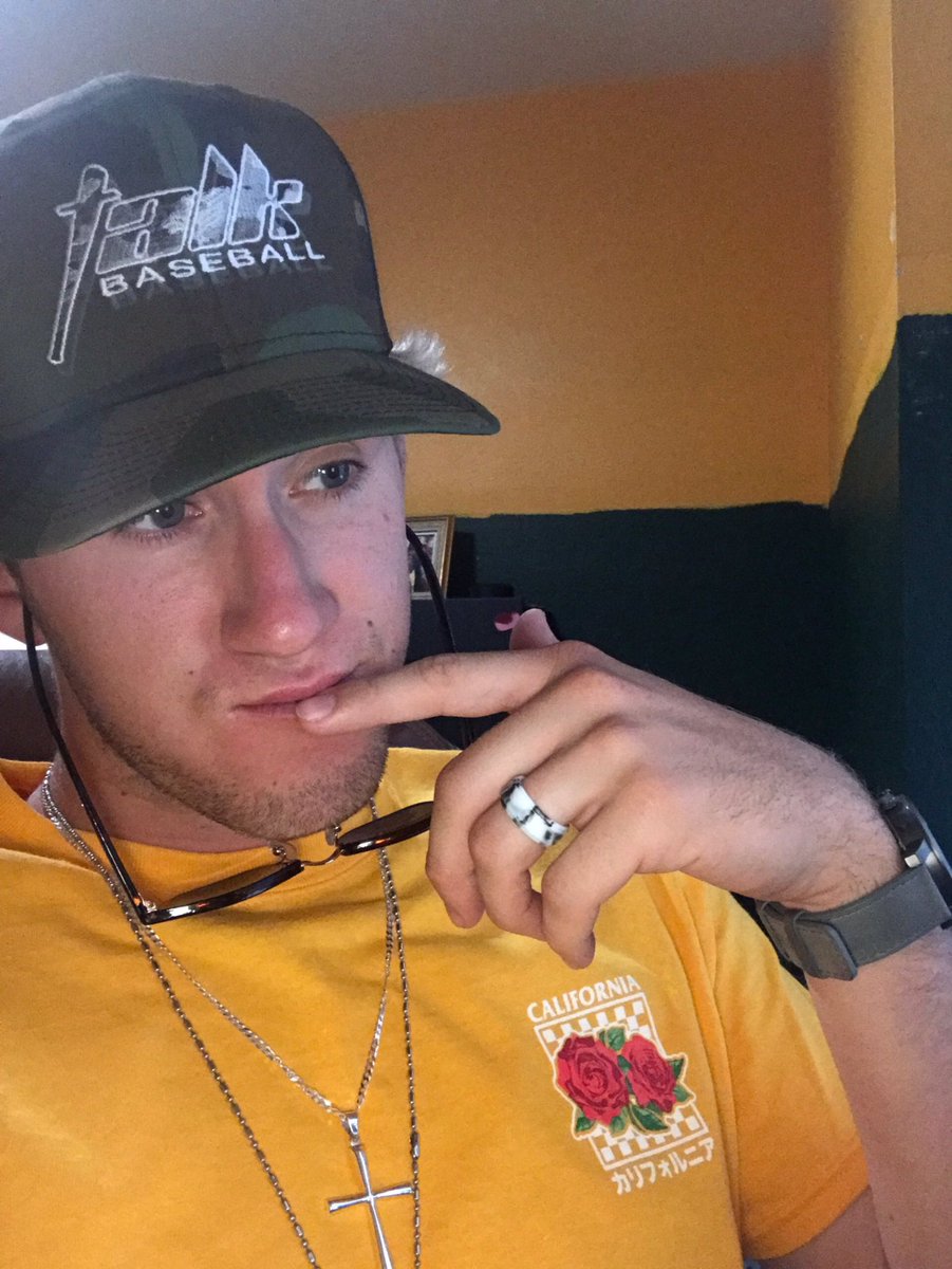 LeidigLee's tweet image. Just @LBDirtbags commit, @JoeyEstes21 rocking a #TALKbaseballUSA hat as one of the top @MLBDraft prospects! @PBR_California @jaegersports @SwivelVision @HittingTee @TRAINWITHTHKING @Line_Drive_Pro #ChicagoCubsScoutProgram  #KOTS #TheHitFactory #CollegeProgram #MLBDraft2019