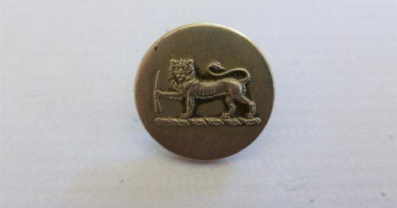 RT @muskrosevintage  Antique Livery Button, Lion Passant, 19MM Shank Back by Buttons Ltd Birmingham etsy.me/2Xcwl9j  via @Etsy #liverybutton #antiquebutton #haberdashery