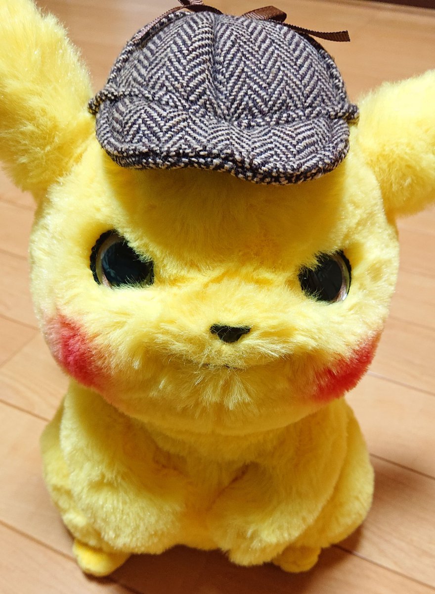 マル 里丸 Cinehomeさんの名探偵ピカチュウぬいぐるみで色んなお顔 怒ったりしょぼくれたり色々遊べてかわいいよ 二枚目のはちょっと位置失敗したけど お耳は裏側にぐるっと太めの針金回して押さえればぺしょってできた 針金はもふもふで