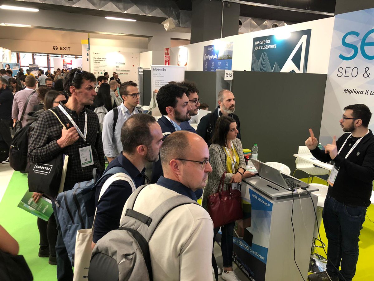 SEOZoom_'s tweet photo. 💙 Passate a trovarci allo stand C-13 siamo al #netcommforum anche oggi. È sempre bellissimo raccontare di noi, della suite e dei nostri progetti...e spoilerarvi qualche novità! #SEOZoom 🙂 https://t.co/K7Owa9pxJT