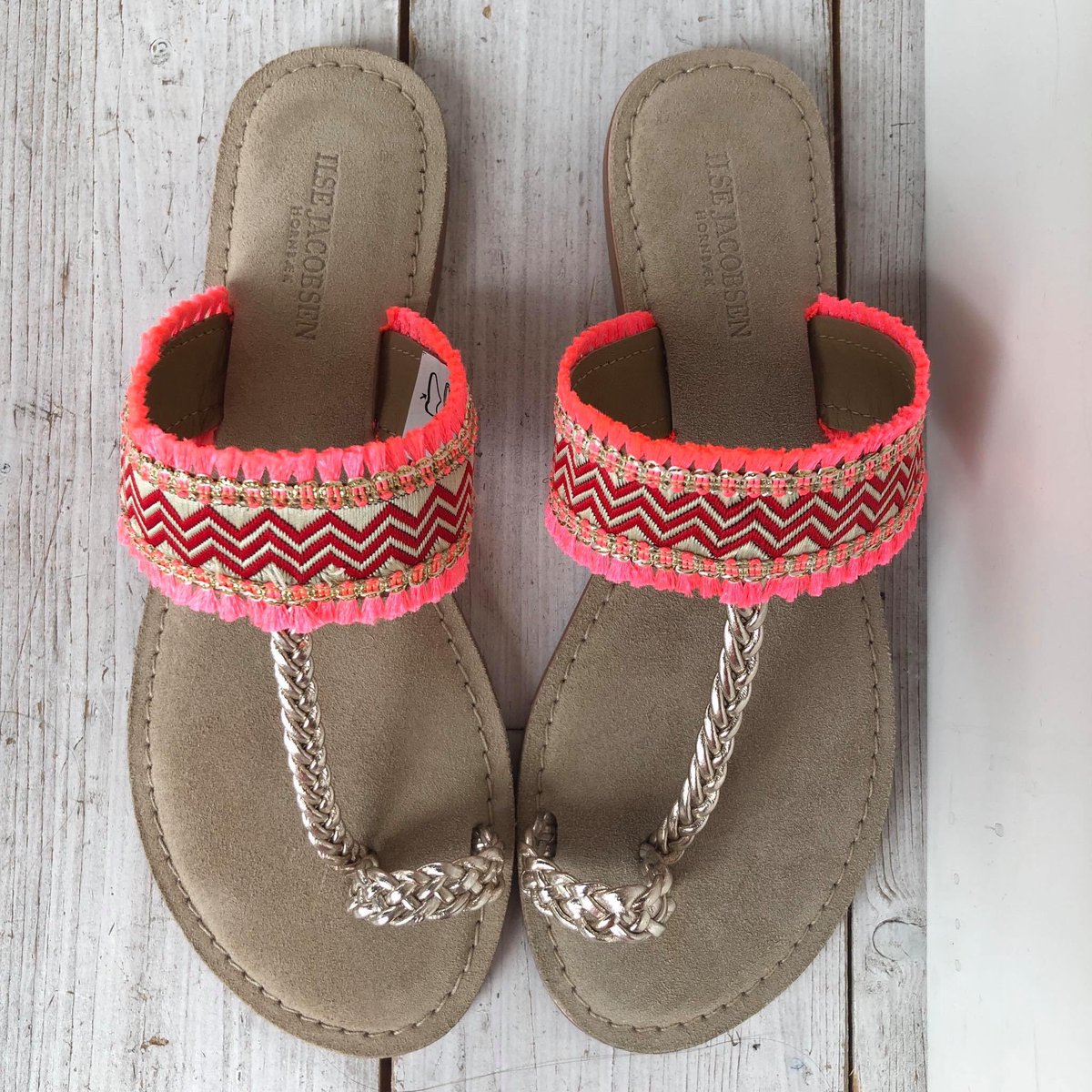 Perfect sandal, wear with jeans or dress them up! #styling #ilsejacobsen