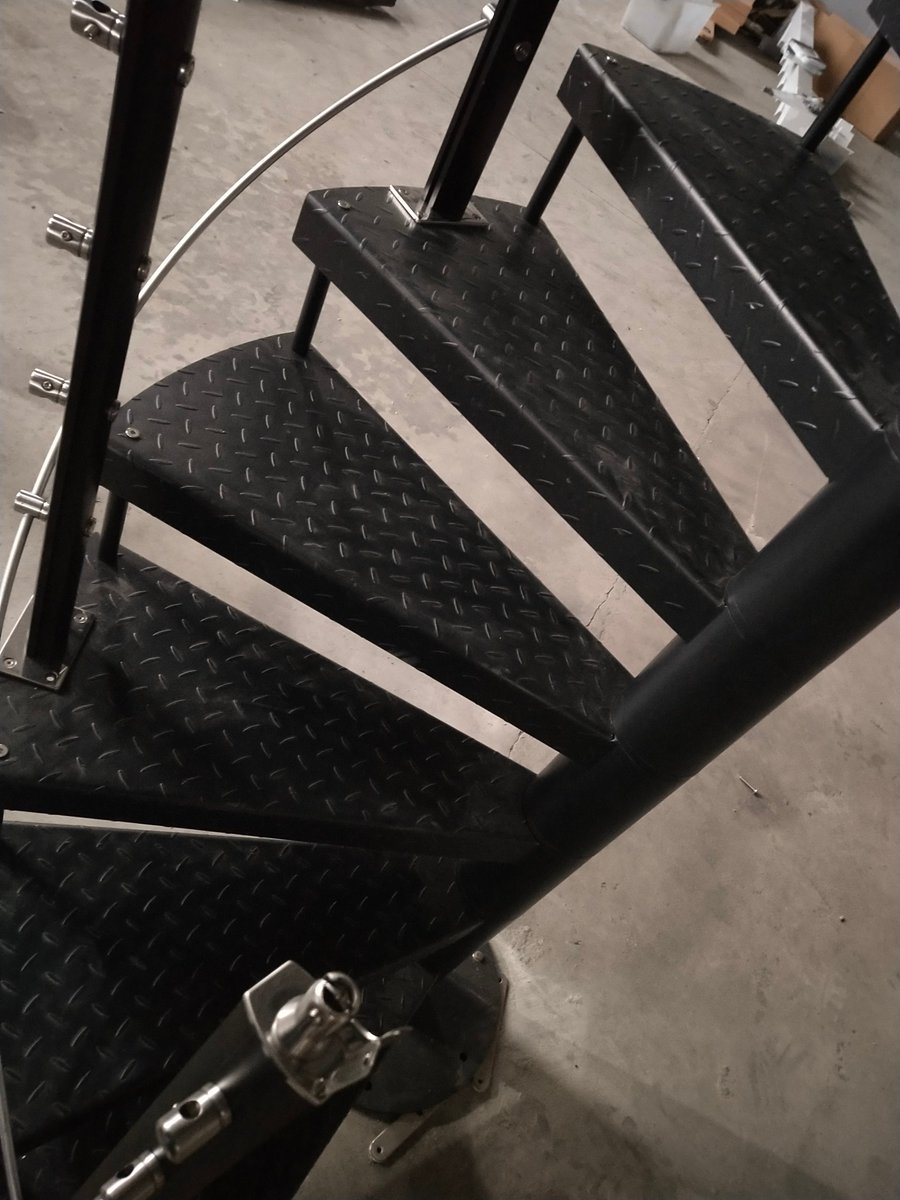 WingVery's tweet image. Today we assemble two sets of the outdoor spiral staircase. Matt black. DO you like it? veryhardware.com  very@veryhardware.com  TEL 86 13929890549