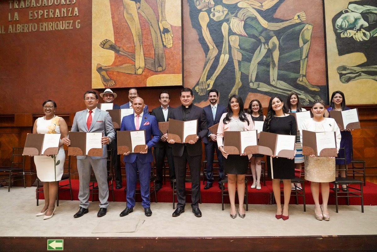 La Constitución establece que el pueblo es el mandante, y que la soberanía reside ahí.

El trabajo en equipo y la unidad con quienes encabezamos la nueva administración del <a href="/CPCCS/">Carlos P. Carcelén Caicedo</a> garantizará más y mejores oportunidades para bienestar del país. #ElPuebloEsPoder