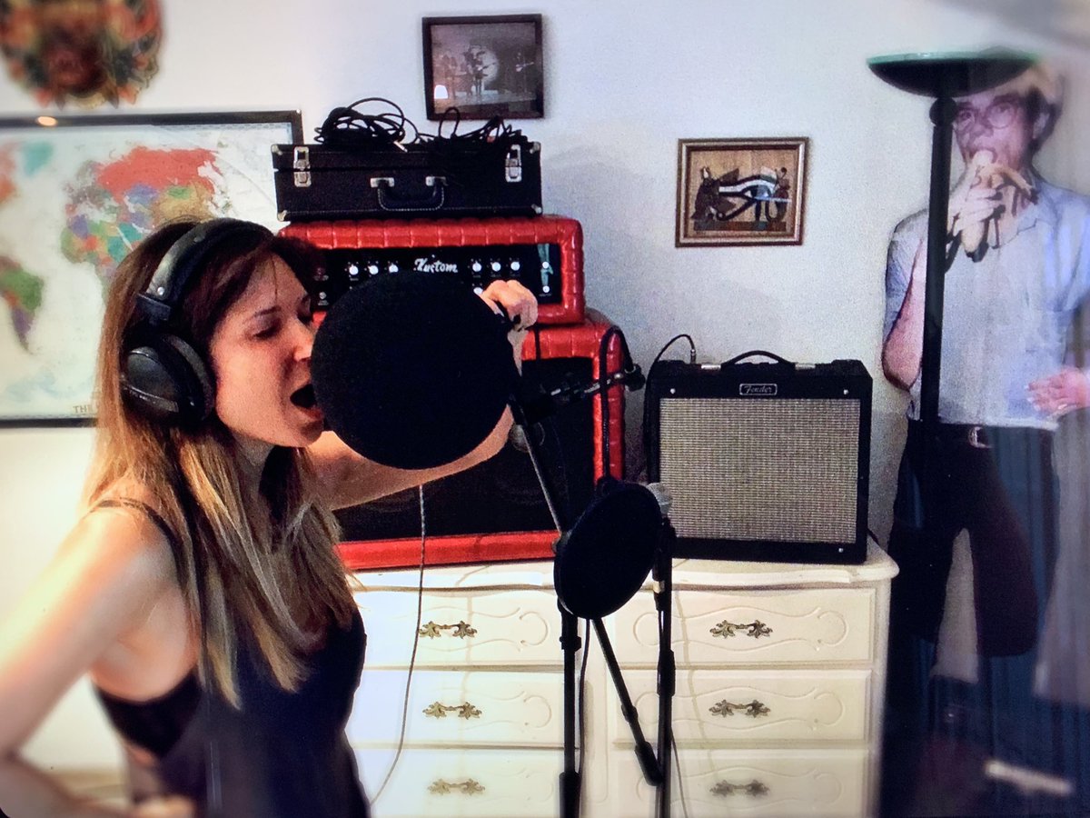 djrap's tweet image. Time for a PROPA studio sess! Who&apos;s that in the corner?
#producerlife #singer #creatingmusic #producer