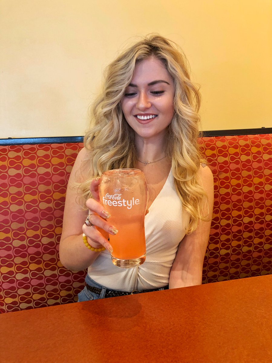 amayzingeats's tweet photo. Thanks to @cocacolafreestyle_us they’ve made it easy to mix up all kinds of creations! I made mine at @moessouthwestgrill and kept it pretty simple by mixing 50% @minutemaid_us with 50% @sprite zero 😋 The perfect summer drink in my eyes 💖 https://t.co/x23JbgywzI