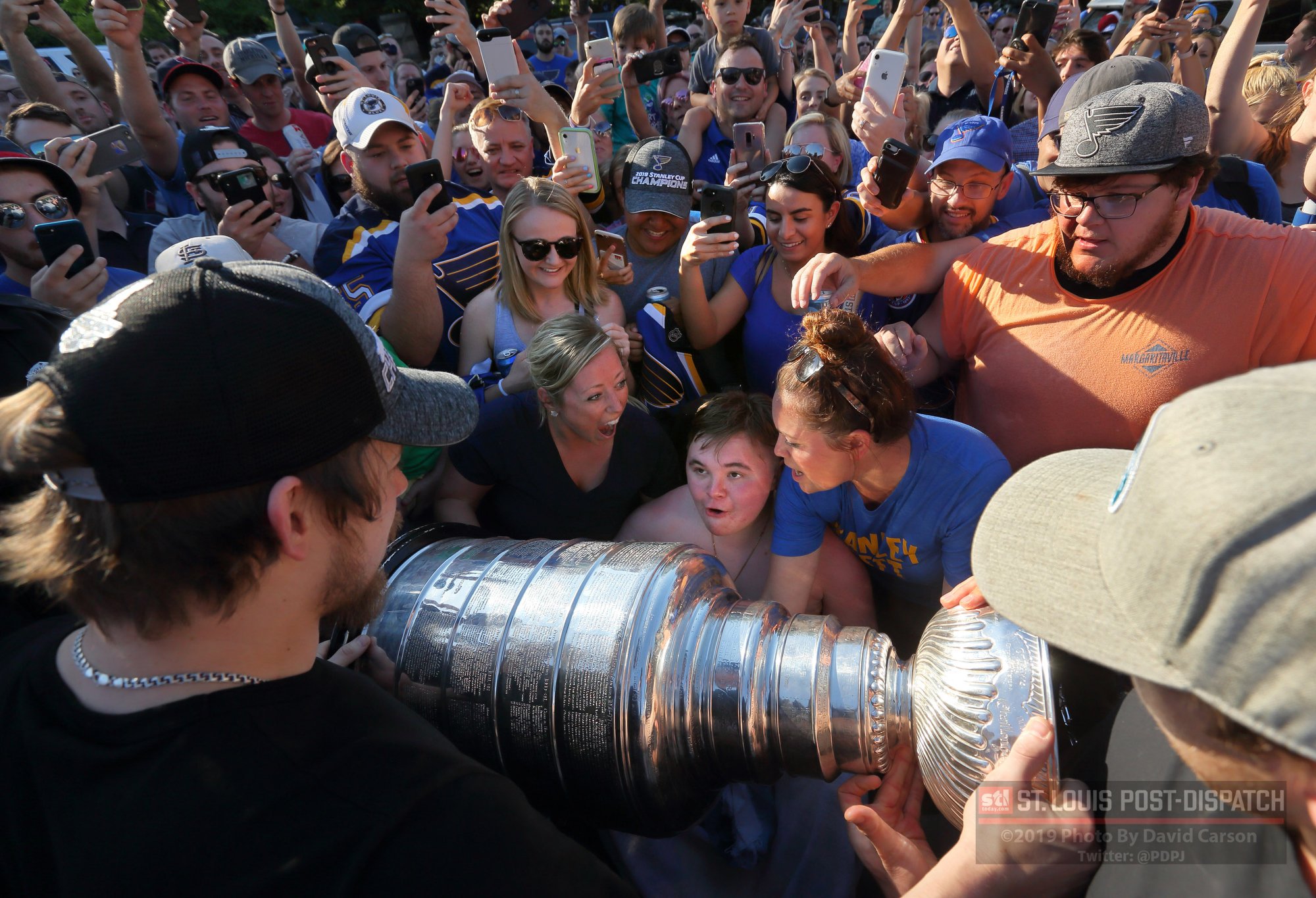 Baby Tarasenko is on the Stanley Cup, Amazing Family Picture :  r/stlouisblues