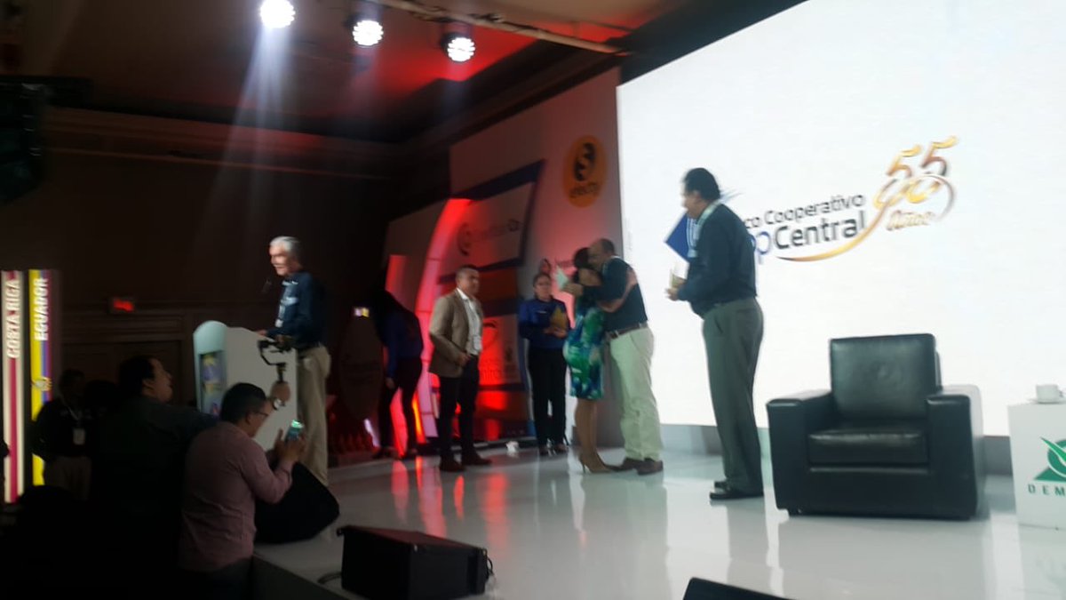 coogranada's tweet image. Hoy en la clausura del 3er Congreso de la @RedCoopcentral que se celebró en el #Hotelintercontinental en la ciudad de Medellín, Antioquia. Recibimos premio al primer lugar por profundización de canales de la Red Coopcentral. 
#Coogranada #crecemosparaservir
