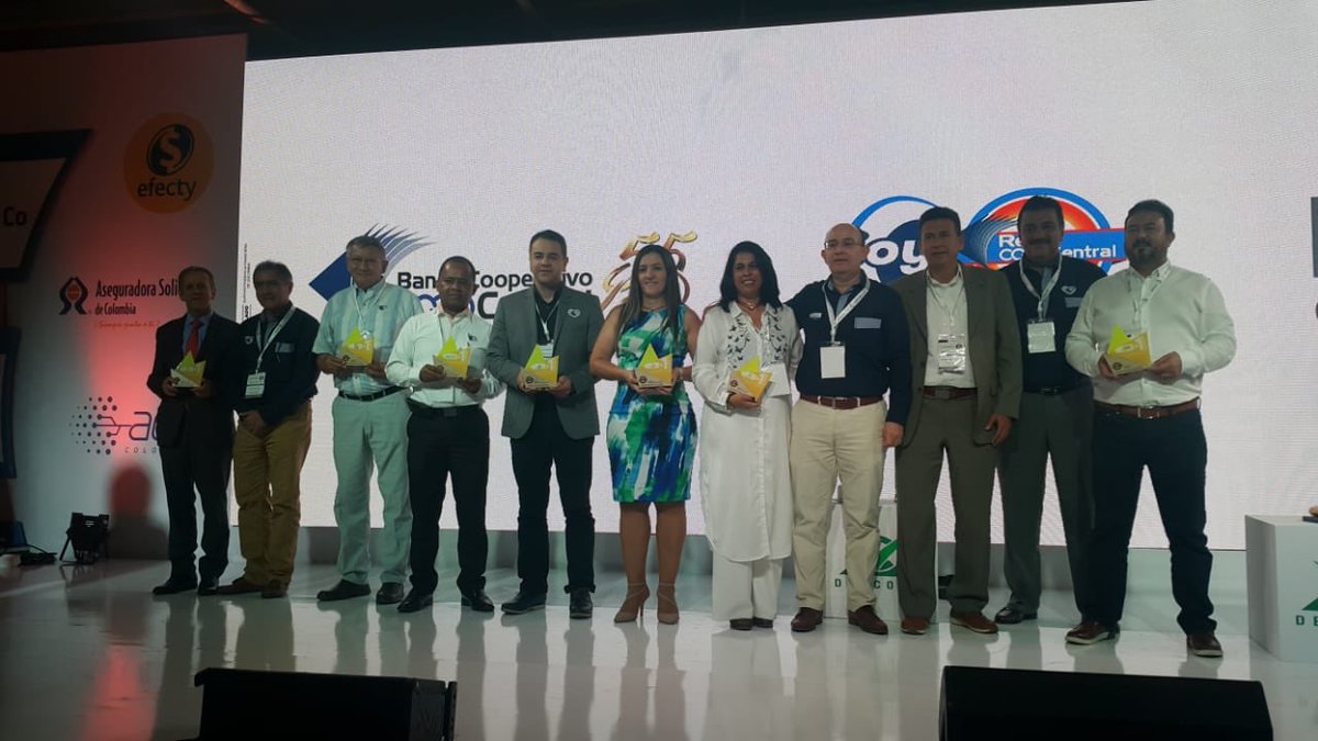 coogranada's tweet image. Hoy en la clausura del 3er Congreso de la @RedCoopcentral que se celebró en el #Hotelintercontinental en la ciudad de Medellín, Antioquia. Recibimos premio al primer lugar por profundización de canales de la Red Coopcentral. 
#Coogranada #crecemosparaservir
